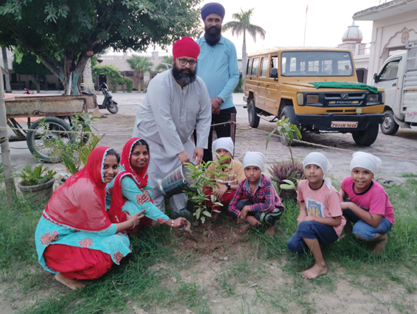 Singer Prameet Kaur celebrated her 19th birthday by planting saplings
